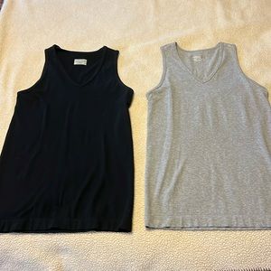 Athleta vee neck tanks size small. (2)